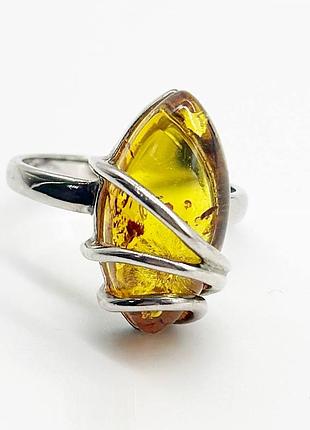 Серебряное кольцо со вставкой янтарь