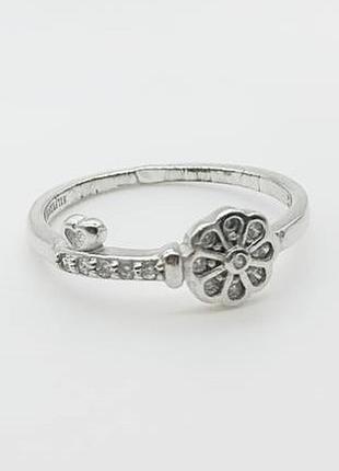 Серебряное кольцо с фианитами, размер 16,0, вес: 1.4 г