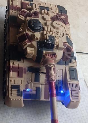 Танк на радиоуправлении battle tank аккумулятор свето/звук camouflage