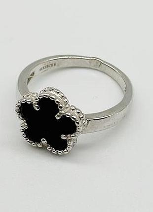 Серебряное кольцо в стиле "van cleef и arpels" с ониксом, размер 18,0, вес: 3.0 г