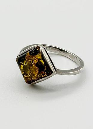 Серебряное кольцо со вставкой янтарь, размер 18,1, вес: 2.5 г