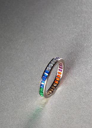 Серебряное кольцо с разноцветными фианитами, размер 15,5, вес: 1.8 г