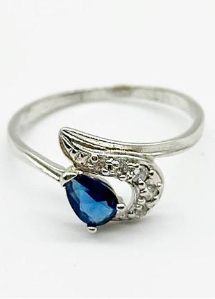 Серебряное кольцо с фианитами, размер 17,0, вес: 1.4 г