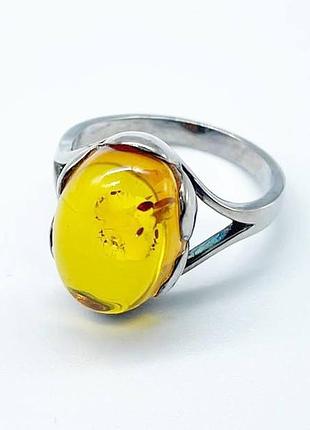 Серебряное кольцо со вставкой янтарь, размер 17,1, вес: 3.3 г