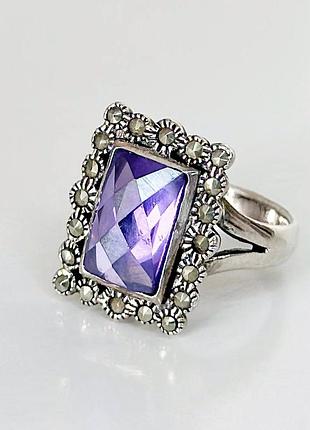 Серебряное кольцо со вставкой марказит/фианит, размер 18,0, вес: 7.8 г