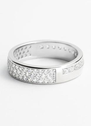 Серебряное кольцо с белыми фианитами, размер 18,0, вес: 3.4 г