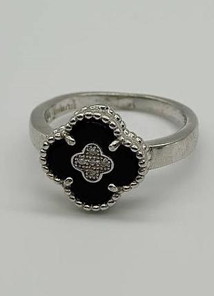 Серебряное кольцо в стиле "van cleef и arpels" со вставкой фианит/оникс, размер 18,0, вес: 3.1 г