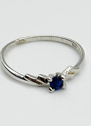 Серебряное кольцо с фианитами, размер 16,2, вес: 0.8 г