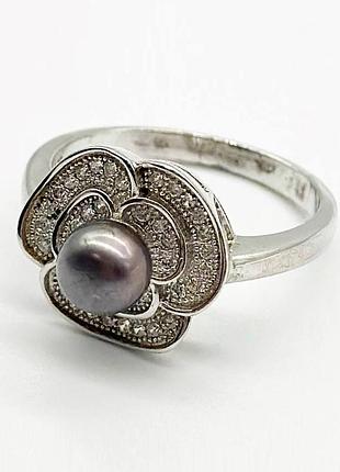 Серебряное кольцо со вставкой жемчужина/фианит, размер 18,1, вес: 4.0 г