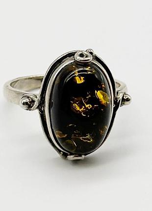 Серебряное кольцо со вставкой янтарь, размер 18,0, вес: 3.8 г