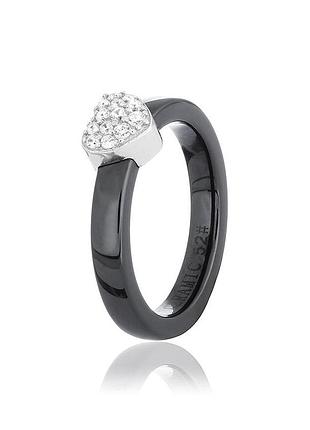 Серебряное кольцо с фианитами и черной керамикой, размер 18,5, вес: 2.9 г
