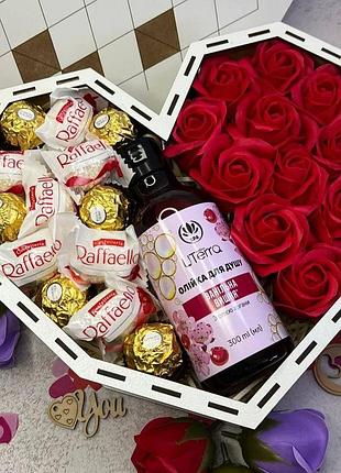 Сладкий бокс с сладостями на 8 марта подарок женщине с конфетами ferrero rocher raffaello в коробке в форме сердца
