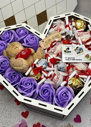 Сладкий бокс для девушки мыльные розы ручной работы хороший подарок с сладостями ferrero rocher raffaello