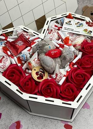 Подарочный бокс с сладостями и вечной розы в подарочной упаковке для детки конфеты raffaello подарок для женщины