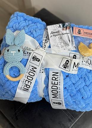 Подарочный набор "sweet bunny" с плюшевым пледом ручной работы и зайцем-грызунцем голубым 85х85 см голубой цвет