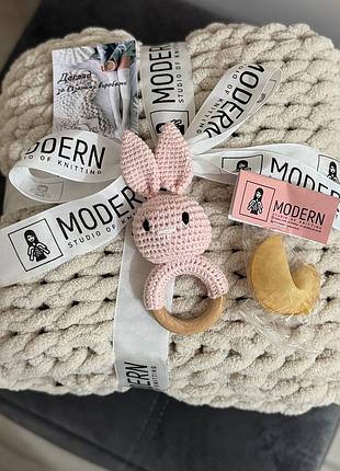 Подарочный набор "sweet bunny" с плюшевым пледом ручной работы и зайцем-грызунцем розовым 120х140 см светло-бежевый цвет