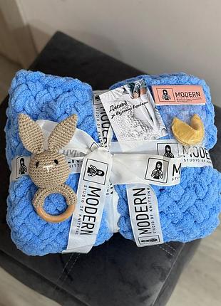 Подарочный набор "sweet bunny" с плюшевым пледом ручной работы и бежевым зайцем-грызунцем 100х120 см голубой цвет