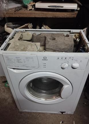 Б/у разборка стиральной машины indesit wisn82 . запчасти на стиральную машину indesit wisn82 . indesit wisn82 по запчастям.