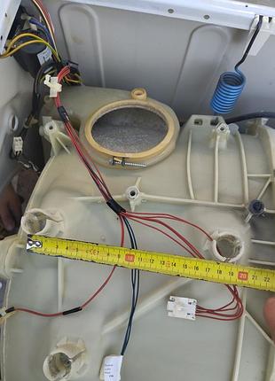 Б/у груз (утяжелитель) стиральной машины ariston, indesit из сушкой. крепление - пружины