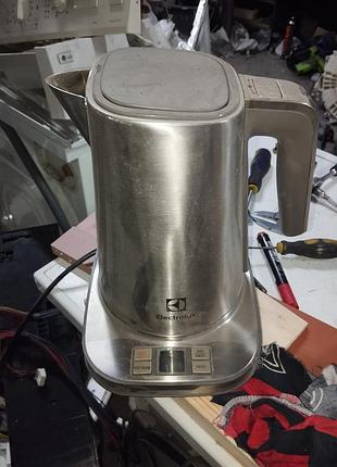 Б/у чайник electrolux eewa7800 по запчастям