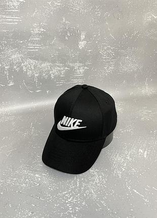 Черная кепка с белой вышивкой nike (найк)