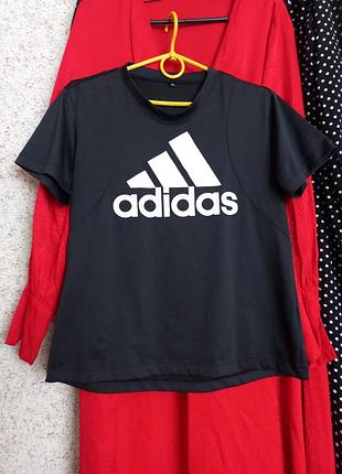 Спортивная футболка adidas