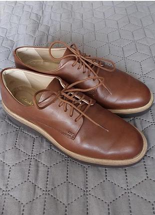 Взуття clarks