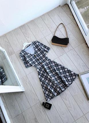 Платье boohoo с этикеткой