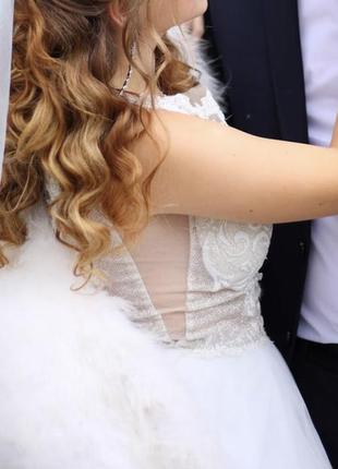 Весільна сукня жіноча біла пишна