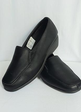Жіночі шкіряні туфлі clarks   на широку повноту