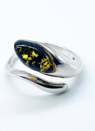 Серебряное кольцо со вставкой янтарь, размер 20,0, вес: 3.7 г