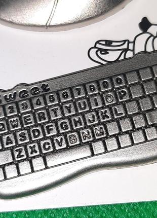Брелок парный клавиатура и мышь5 фото