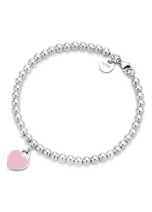 Браслет tiffany & co из бусин с розовой миниподвеской в форме сердца
