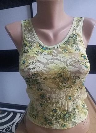 Эластичная ажурная майка.