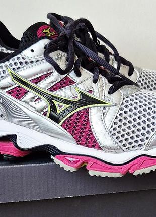 Жіночі бігові кросівки mizuno wave nirvana 9 у кольоровій гамі
