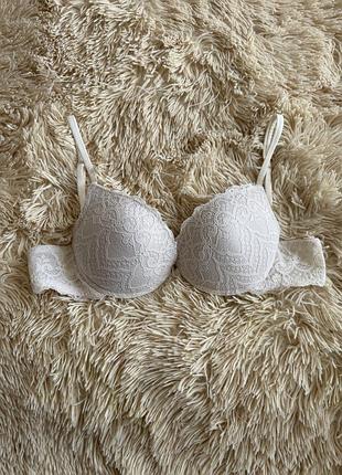 Бюстгальтер жіночій intimissimi мереживний, в молочному кольорі.