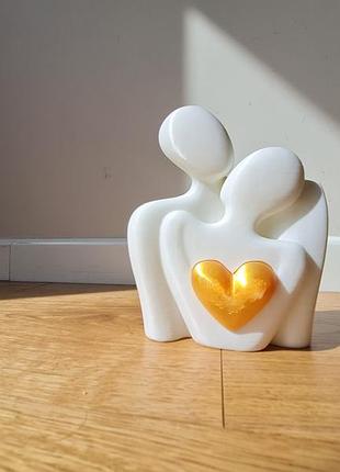 Статуетка "обійми".