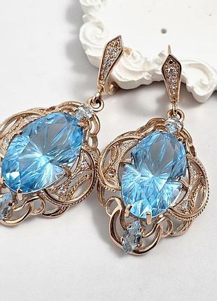 Серьги из золота с голубыми топазами и фианитами