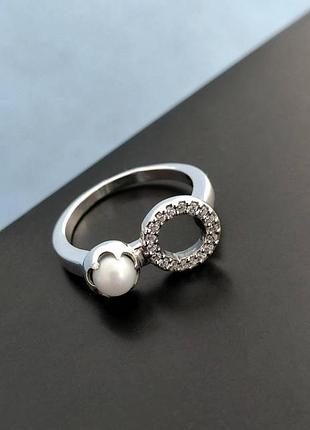 Серебряная кольца с жемчужиной и ониксом