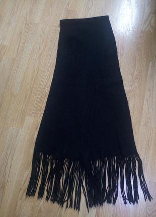 Черный теплый шарф с бахромой.2 фото
