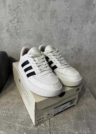 Кросівки жіночі adidas