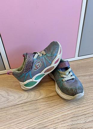 Кросовки девочке skechers 26 р в хорошем состоянии