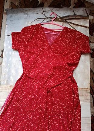 Красное платье в горох