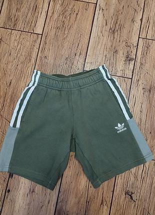 Фирменные шорты adidas на 7-8 лет