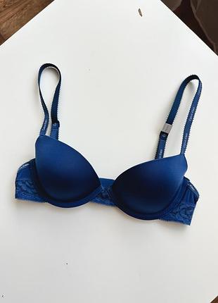 Бюстгальтер 70b c чашками calvin klein синий с кружевом