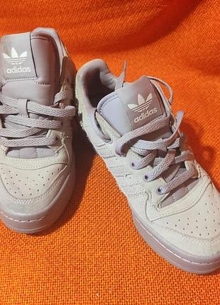 Женские замшевые кроссовки adidas