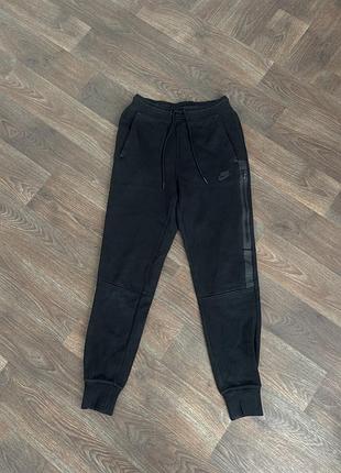 Жіночі спортивні штани nike tech fleece розмір xs