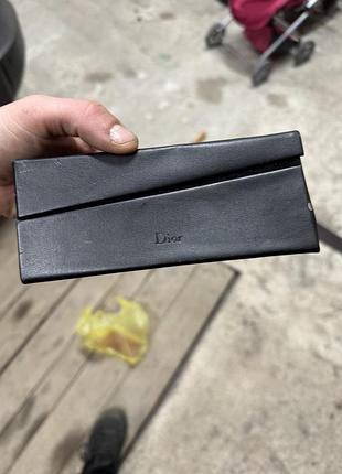 Чохол для сонцезахисних окулярів від французького дому моди dior.