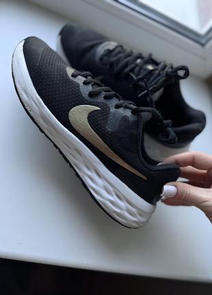 Продам кросівки nike 38