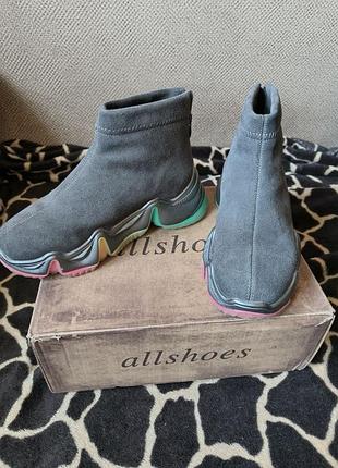 Неймовірні черевики бренда allshoes. замшеві, 38 розмір, всередині утеплювач,байка,,. весна/осінь. стан: гарний.
цена: 1100 грн.